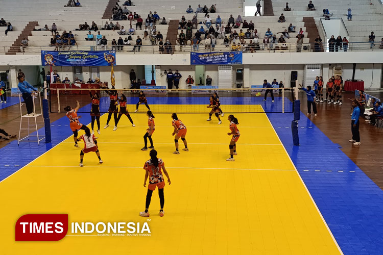 Didukung Wali Kota Wahyu Hidayat, Tim Voli Putri Kota Malang Bekuk Kabupaten Blitar