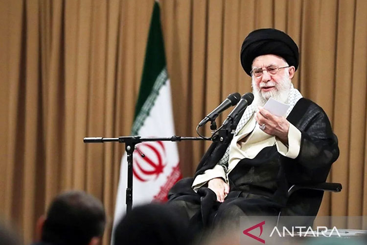 Khamenei Sebut Donald Trump Besar-Besarkan Dampak Serangan ke Iran