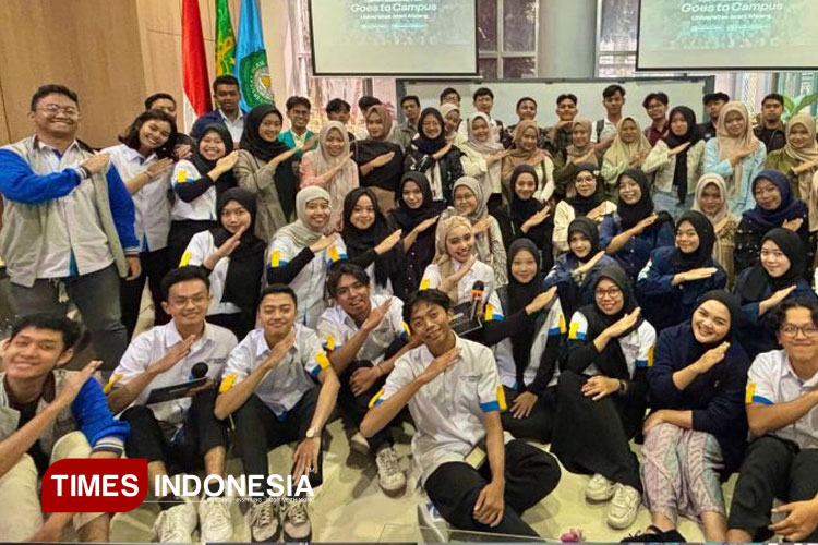 BEM Unisma Malang bersama mahasiswa Djarum Beasiswa Plus mengadakan sosialisasi program beasiswa.