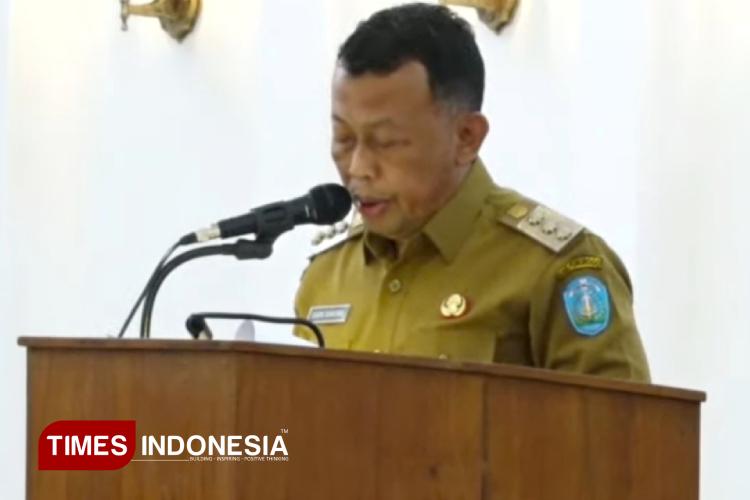 Bupati Sugiri Sancoko saat menyampaikan jawaban pandangan umum fraksi DPRD Ponorogo terkait Raperda P-APBD tahun 2025. (Foto: Marhaban/TIMES Indonesia)