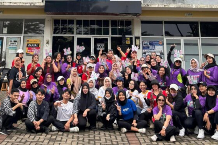 Keseruan kegiatan JGlow Clinic Tangerang usai olahraga bersama. (FOTO: redaksibanten.com)