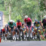 Di Tengah Guyuran Hujan, Atlet Sepeda Kejurnas 2025 Banyuwangi Hadapi Tanjakan Tersulit Di Asia