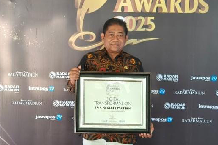 Literasi Naik Kelas Berkat Perpustakaan Digital, SMAN 1 Pacitan Sabet Penghargaan Digital Transformation