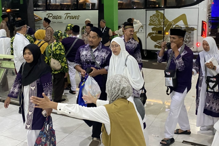 Ratusan Jemaah Haji asal Kota Yogyakarta ketika akan berangkat ke tanah suci. (Foto: Pemkot Yogyakarta)