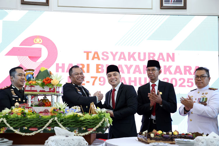 HUT Bhayangkara, Eri Cahyadi Canangkan Pengamanan Berbasis Kampung
