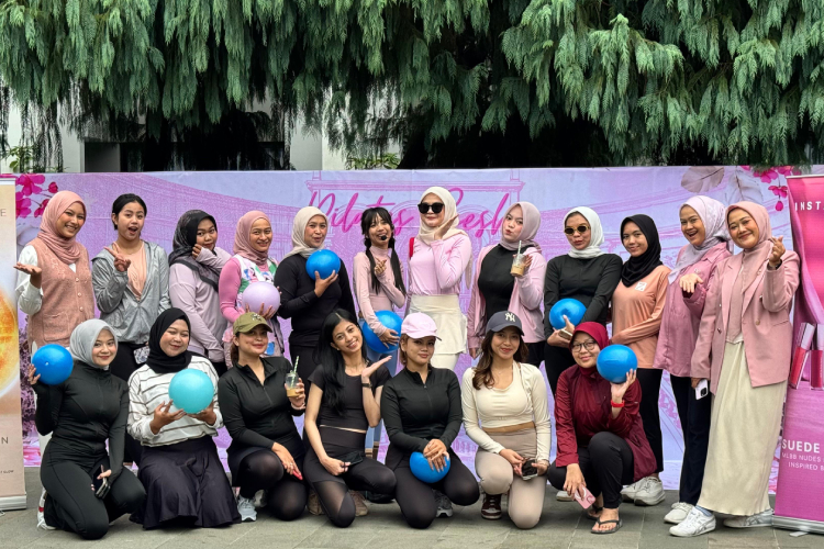 Pilates-on-mat-dengan-back-ground-Hotel-Grand-Aston-Puncak-ba204b9f5fdf247e4.jpg