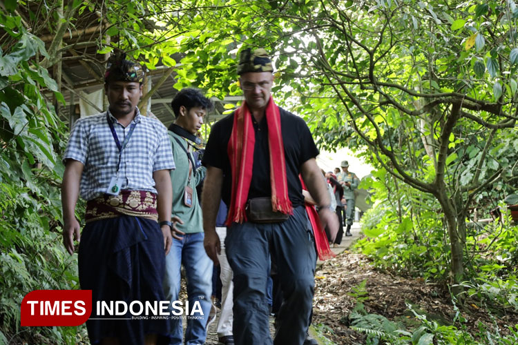 Tim-Asesor-UNESCO-kaji-Geopark-Gunung-Rinjani-a.jpg