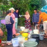 Luapan Sungai Badeng Putus Akses Air di Songgon, BPBD Banyuwangi Dropping Air Bersih