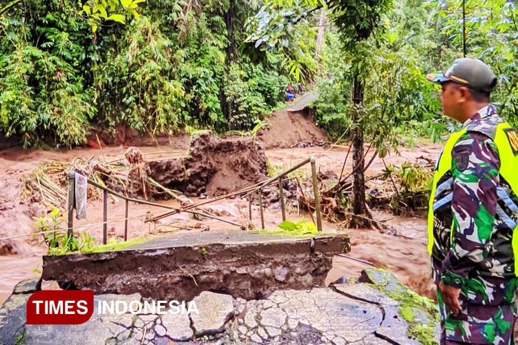 Jembatan Sungai Binau Putus, Dua Dusun di Songgon Banyuwangi Terisolir Harus Putar Jauh