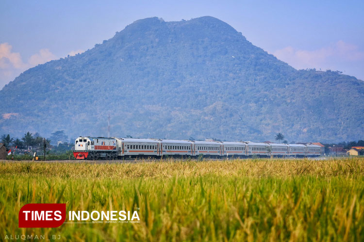 Kereta-api-2.jpg
