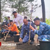 Ngagungkeun Galunggung: Aksi Hijau TNI AU dan Komunitas Tasikmalaya Tanam Seribu Pohon