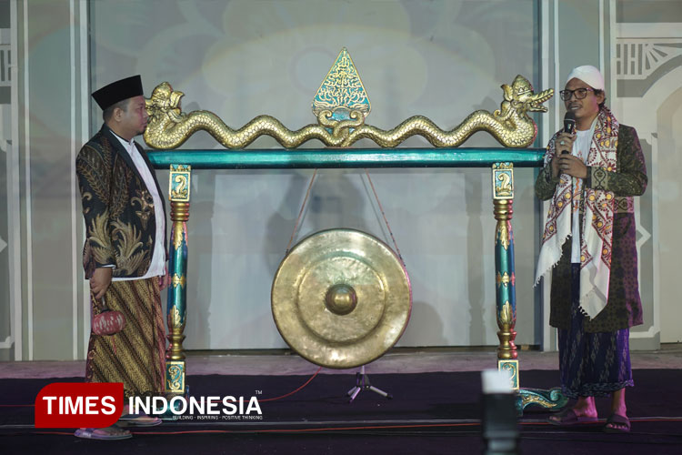 Wakil Bupati Bondowoso As'ad Yahya Syafi'i saat menghadiri harlah Ponpes Mambaul Falah (FOTO: Dokumentasi)