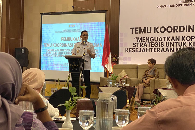 Wakil Wali Kota Yogyakarta, Wawan Harmawan membuka gelaran Temu Koordinasi Perkoperasian yang dilaksanakan di Tara Hotel, Kota Yogyakarta. (FOTO: Pemkot Yogyakarta)