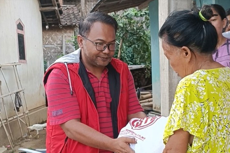 Safari Sosial Tutup Bulan Bung Karno, Sonny  Salurkan Bantuan ke Warga yang Membutuhkan