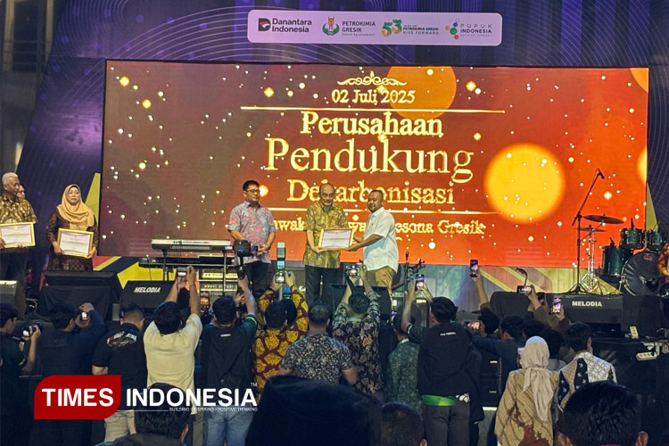 59 Sekolah dan Industri di Gresik Raih Penghargaan Nawakarsa Award