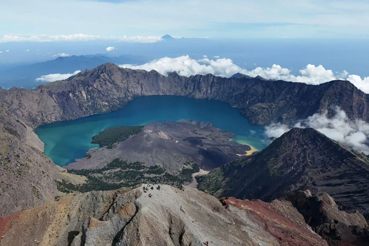Kemenpar Tingkatkan Pengawasan dan Keamanan di Gunung Rinjani Pasca Insiden Wisatawan Brasil