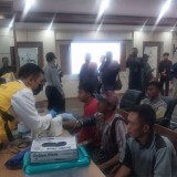 13 Penumpang KMP Tunu Pratama Jaya Selamat Terdampar di Jembrana