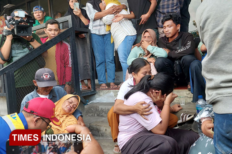 Korban-selamat-tenggelamnya-KMP-Tunu-Pratama-Jaya.jpg