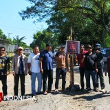 Pemuda Sambelia Tuntut Gubernur NTB Perbaiki 12 Kilometer Jalan Provinsi di Lombok Timur