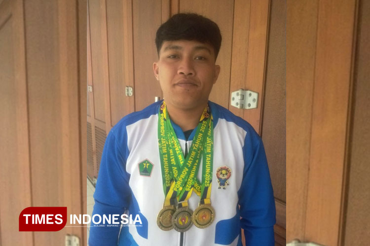 M. Ali Khan Ridlo, mahasiswa Teknik Sipil Unisma Malang sukses meraih dua medali emas dan satu medali perak di cabang olahraga Angkat Besi Kelas 88kg Putra pada ajang Pekan Olahraga Provinsi (Porprov) Jawa Timur 2025