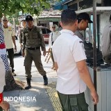 Perbaiki Wajah Kota, Satpol PP Ponorogo Tertibkan Lapak PKL yang Membandel