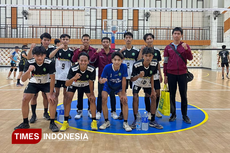 Tim bola voli Unisma Malan mengikuti pertandingan bola voli event POMPROV Jatim III. (FOTO: AJP TIMES Indonesia)
