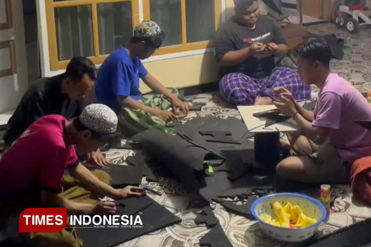 Kreativitas Pemuda Desa di Probolinggo, Kostum Karnaval Hasilkan Cuan