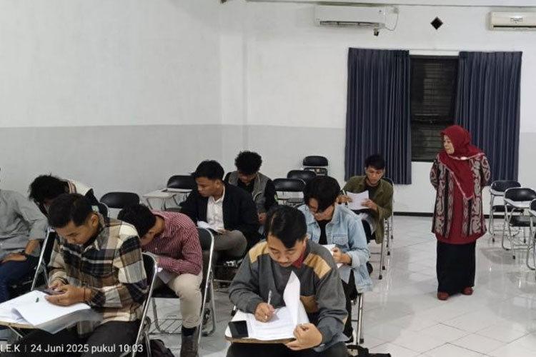 Mahasiswa Faperta Unisma Malang mengikuti uji sertifikasi kompetensi skema okupasi supervisor penyuluh pertanian. (FOTO: AJP TIMES Indonesia)