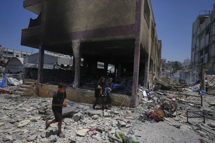 Serangan Israel ke Kamp Pengungsian dan Rumah Sakit Tewaskan 94 Warga Gaza