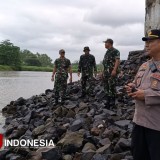 Warga Pesisir Banyuwangi Bantu Cari Korban KMP Tunu Pratama Jaya