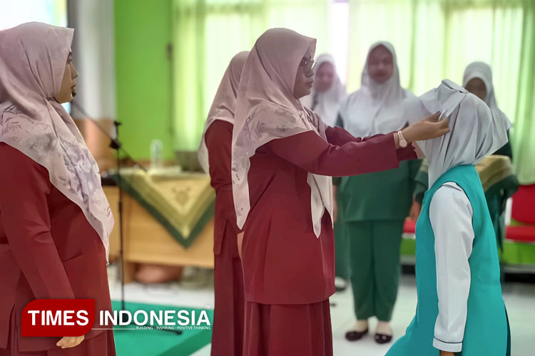 Capping Day 2025, Mahasiswa Kebidanan Unisla Siap Terjun ke Dunia Klinik
