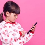 Anak Tantrum Gara-Gara Gadget? Waspada, Itu Sinyal Kecanduan!