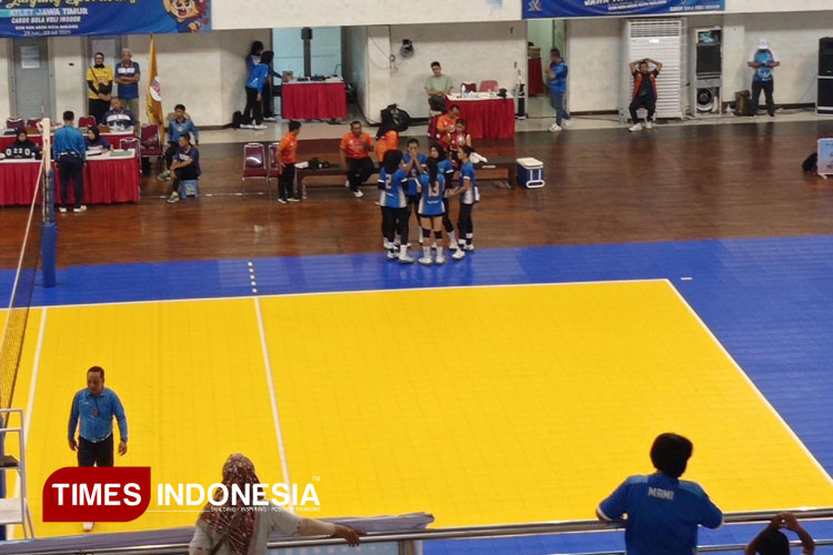 Suasana voli putri di Porprov Jatim 2025. (FOTO: Rizky Kurniawan Pratama/TIMES Indonesia)
