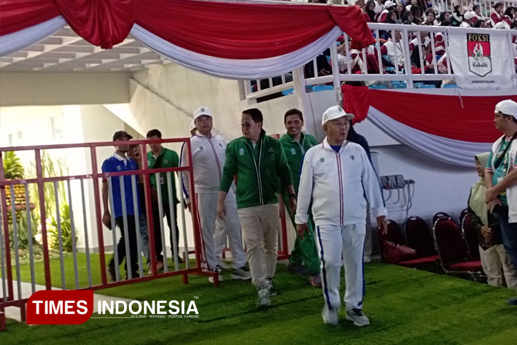 HM-Sanusi-jaket-putih-2.jpg