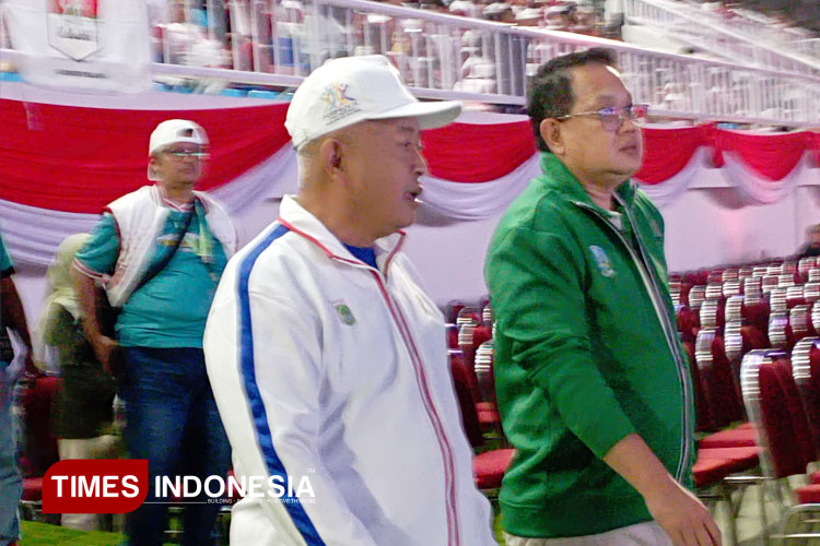 HM-Sanusi-jaket-putih.jpg