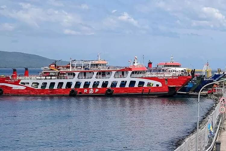 Sejak 2016, Tercatat Tiga Kapal Tenggelam di Selat Bali karena Kelebihan Muatan