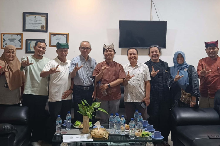 Pemkab-Banyuwangi-Siap-Usulkan-Lontar-Tawang-Alun-sebagai-Ingatan-Kolektif-Nasional-2025-b.jpg
