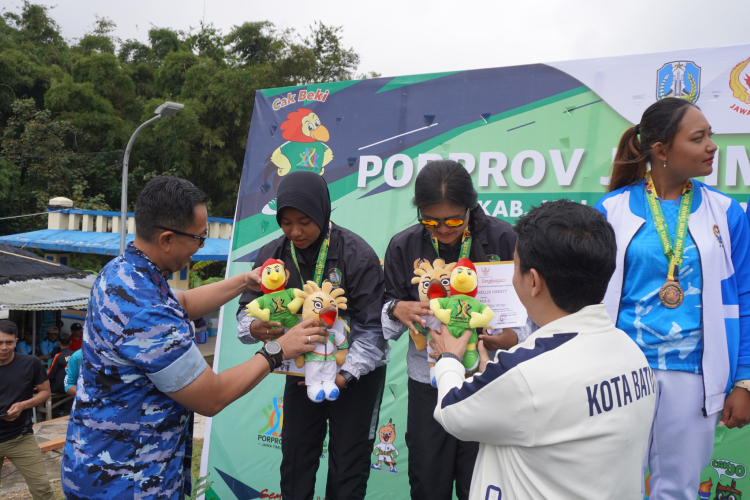 Penutupan-Porprov-IX-Jatim-2025-cabor-paralayang-di-Gunung-Banyak-b.jpg