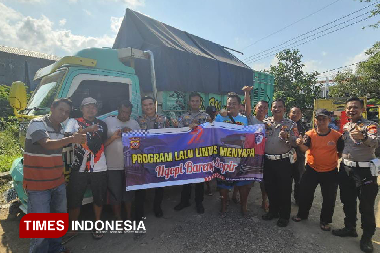 Ngopi Bareng Sopir, Polres Majalengka Ajak Tertib Berlalu Lintas