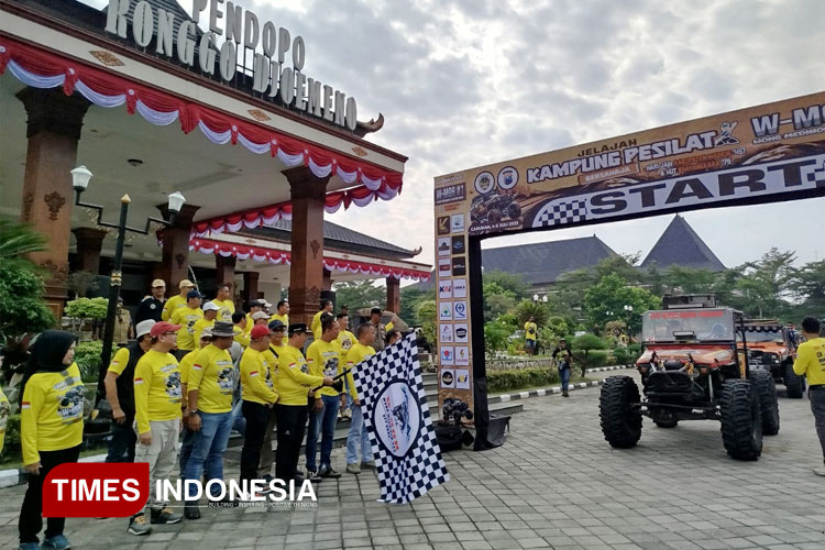 Pemberangkatan peserta W-MOR Jelajah Kampung Pesilat 2025 dilakukan bergantian oleh Bupati Madiun, Kapolres Madiun dan jajaran Forkopimda. (FOTO: Yupi Apridayani/TIMES Indonesia)