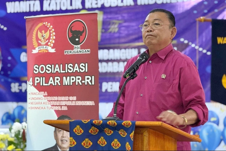 Di Desa Sidas, Cornelis Ajak WKRI Jadi Pelopor Toleransi dan Cinta Tanah Air