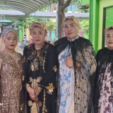 Sambut Kepulangan ke Kampung Halaman, Jemaah Haji NTT Dandan Bak Ratu dan Raja