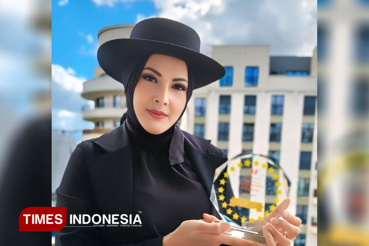 Lea Elfara meraih penghargaan dari Multiface France International Celebrity Award 2025. (Foto: Lea for TIMES Indonesia)