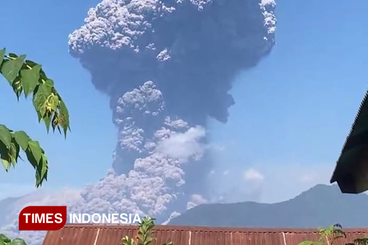 Gunung Lewotobi di Flotim Kembali Erupsi, Sebarkan Debu Vulkanik Capai 48.000 Feet