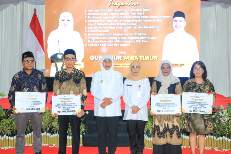 Gubernur Khofifah Salurkan Bantuan Rp5,9 Miliar di Madiun. Dorong Kemandirian dan Kesejahteraan Masyarakat