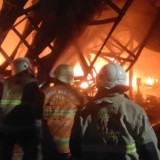 Gudang Meubel di Jalan Menur Surabaya Terbakar, Tak Ada Barang Tersisa