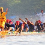 Mengenal Pacu Jalur, Balap Perahu Tradisional Riau yang Viral
