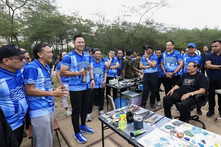 Suasana saat SBY, AHY bersama Pengurus Partai Demokrat di Pacitan (Foto: FaceBook Partai Demokrat)