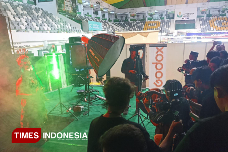 Mochtret Gairahkan Dunia Fotografi Gresik Lewat Workshop dan Street Photography