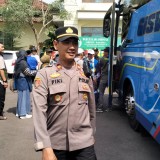 Ketika IPTU Piki Menjaga Jalan Pulang Jemaah Haji Majalengka